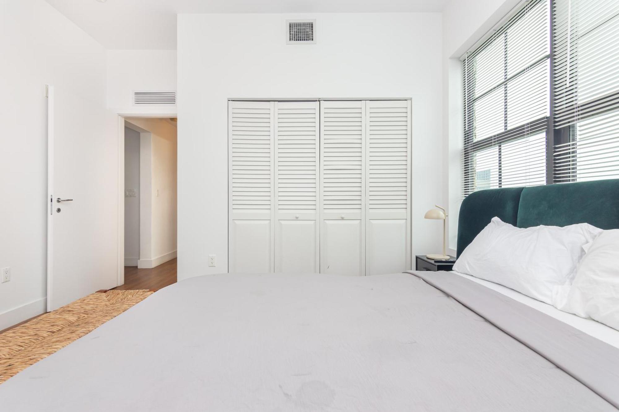 Downtown 2 Bedrooms Apartment *