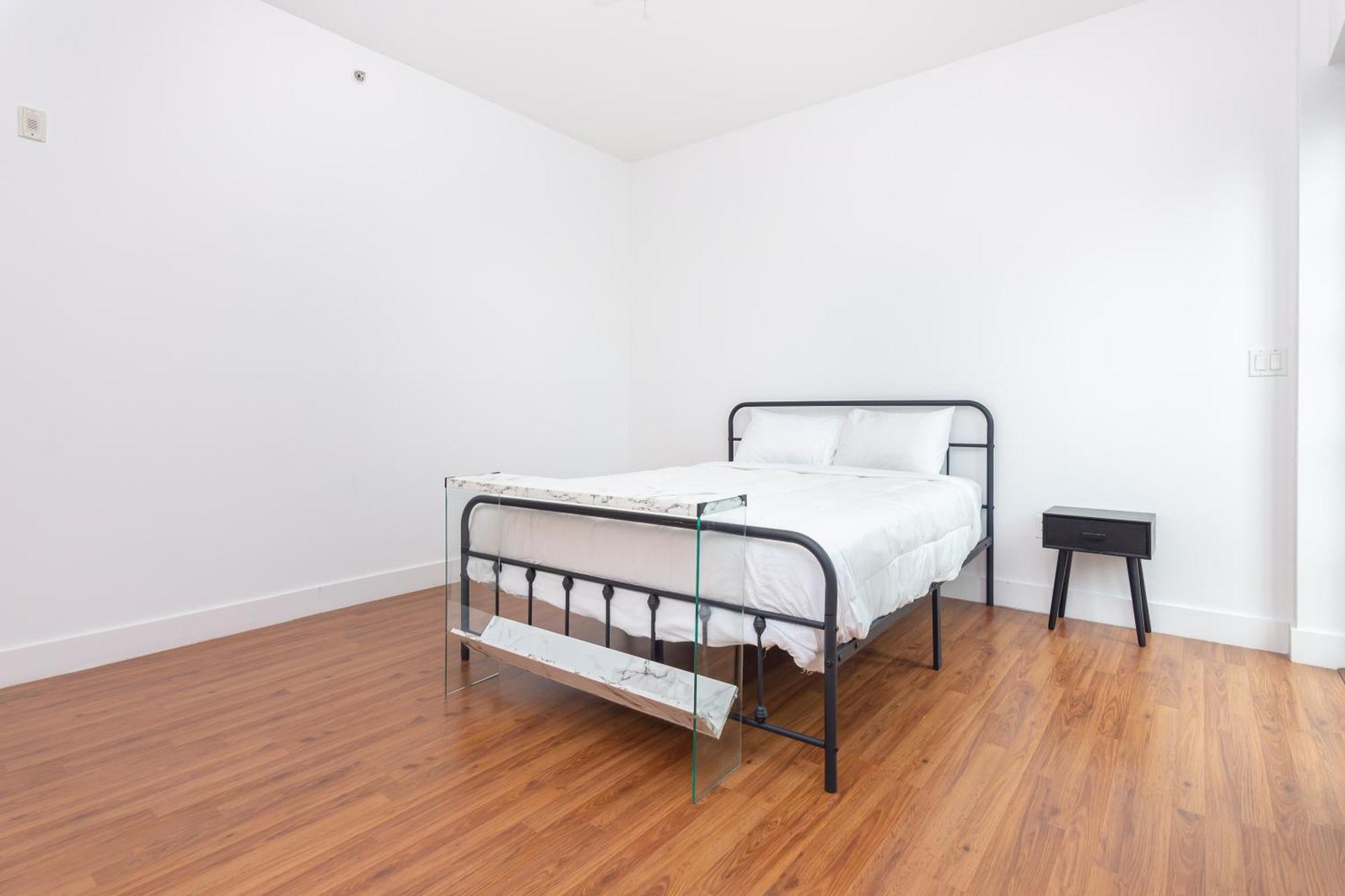 Apartment Downtown 2 Bedrooms *