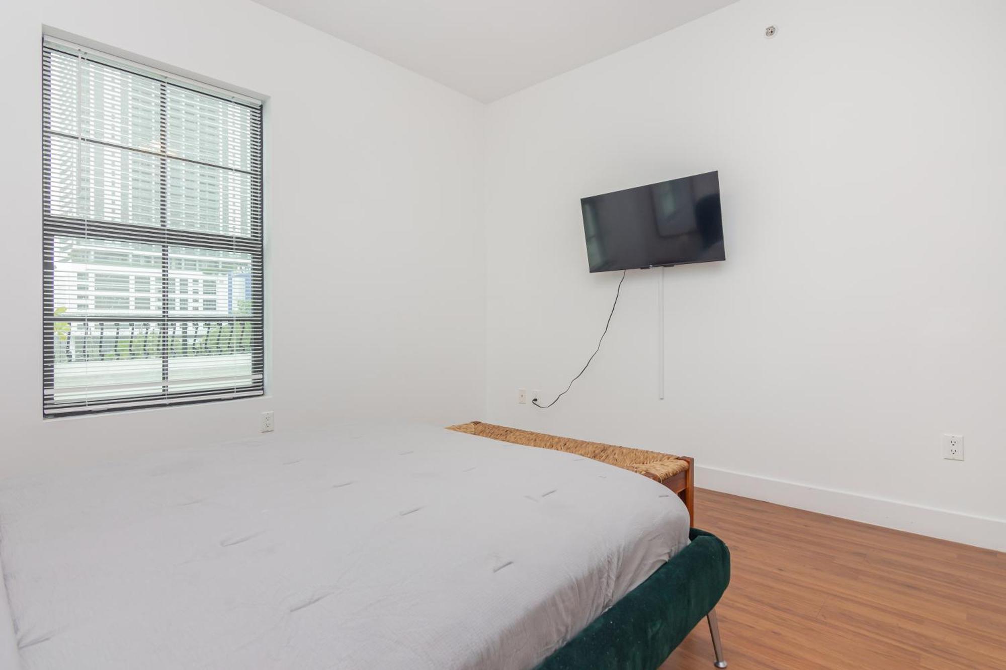 Downtown 2 Bedrooms Apartment *