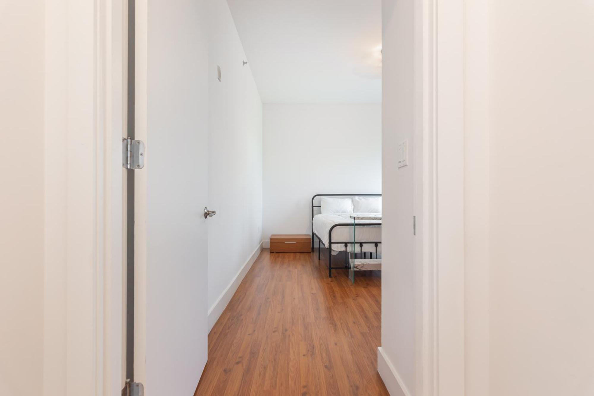 Downtown 2 Bedrooms *